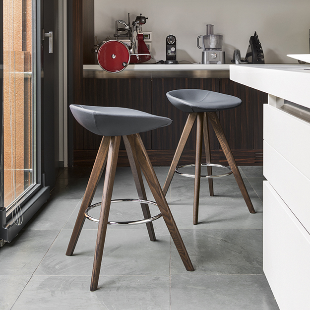 Calligaris Palm Bar Stool Wood Legs